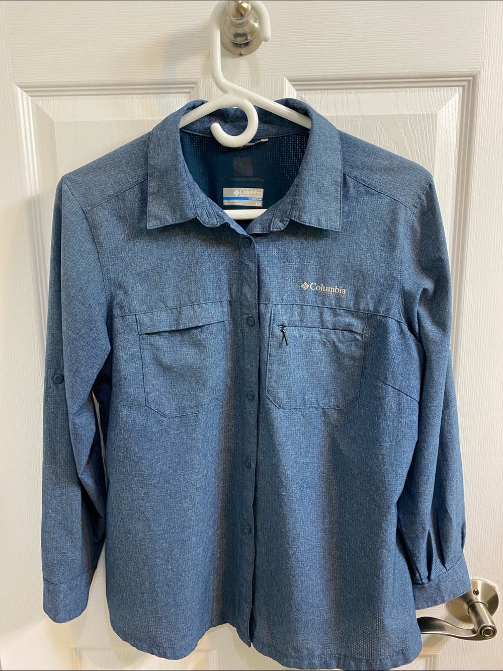 Columbia Titanium Irico Blue Omni Heat Women’s Button Down Shirt Size Large